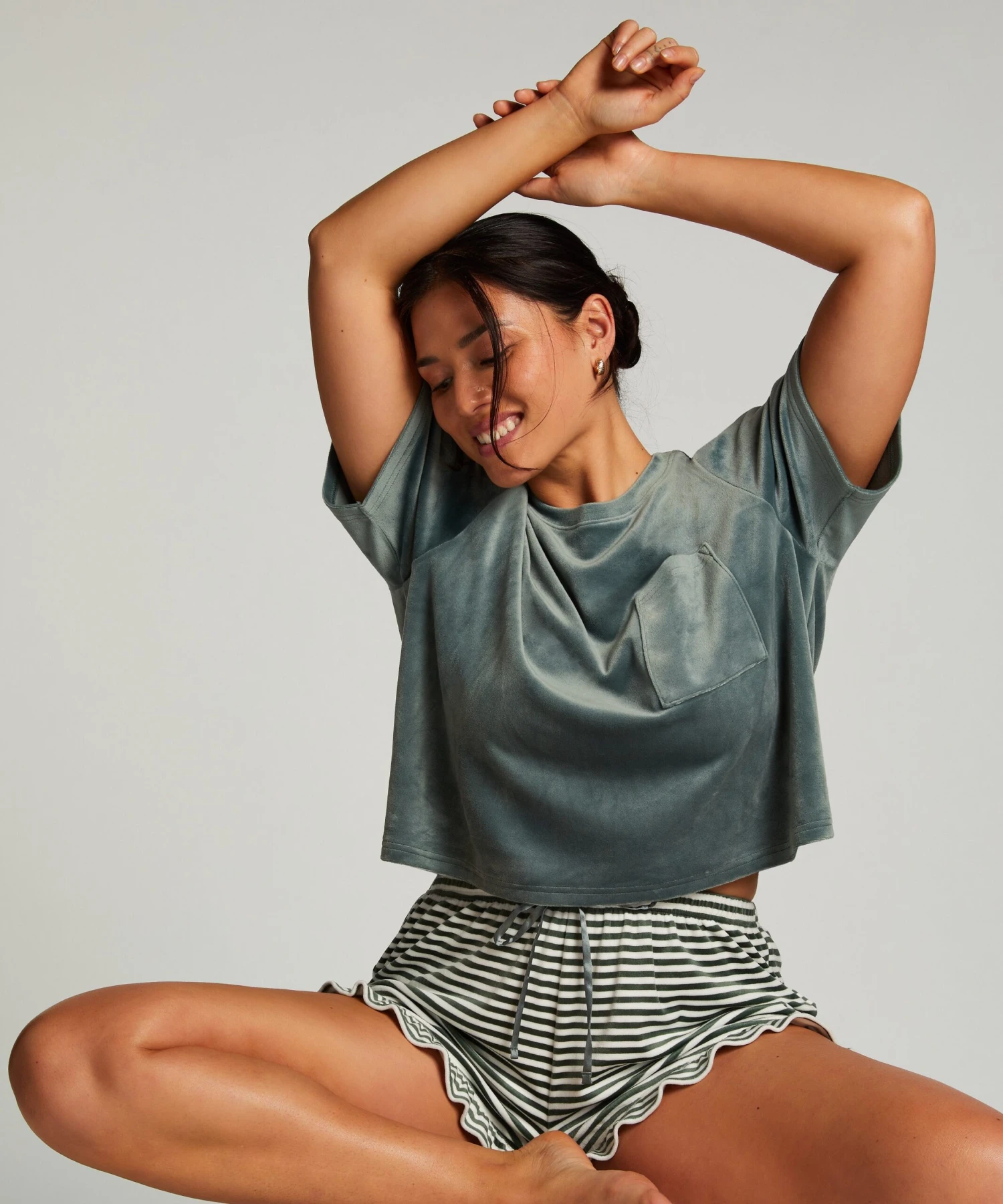 Velours Ruffle Shorts 3 Velours Ruffle Shorts